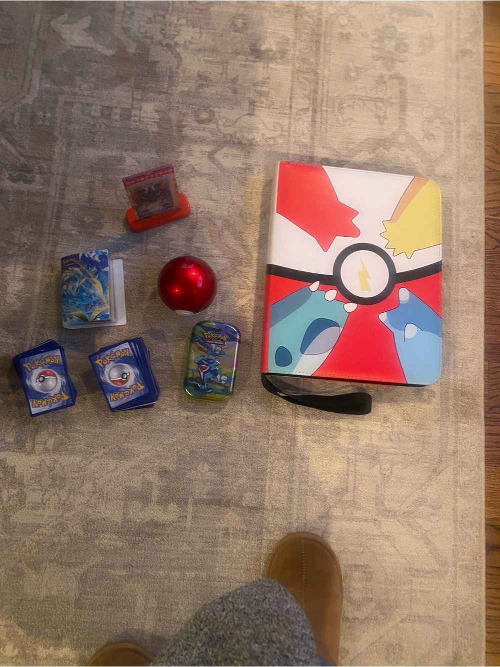Approx. 750 Pokémon Cards,  Binder, Pokémon Ball, 2 Card Holders, Lucario card